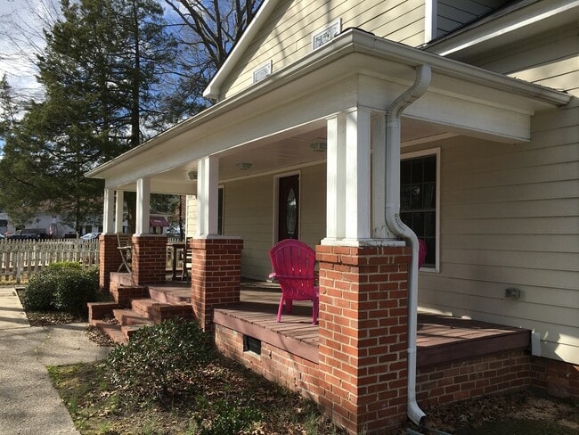Photo - Front & Center! Beautiful 6br home in the ...