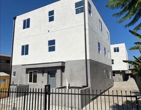 Building Photo - 789 E 41st Pl Unit Front