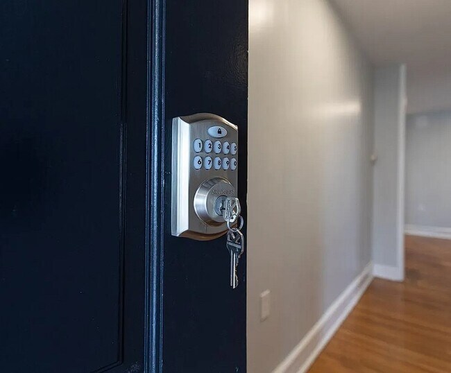 Photo - 1872 Conlyn St