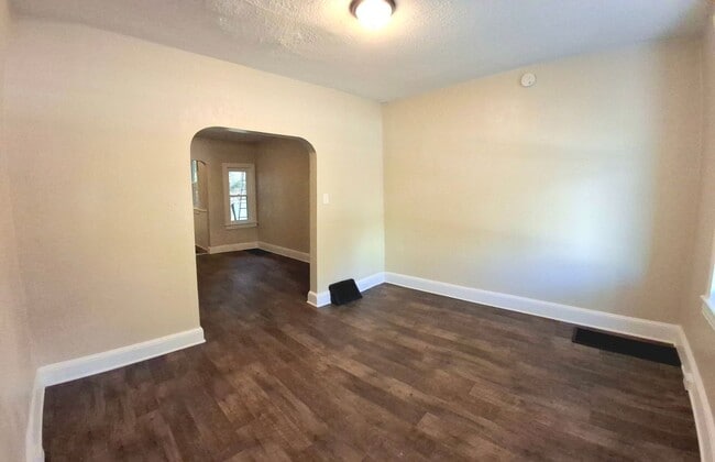 Photo - 4 Bedroom 1.5 Bathroom in York!