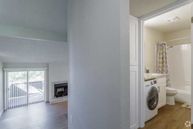 1BR, 1BA - 750 SF Magnolia