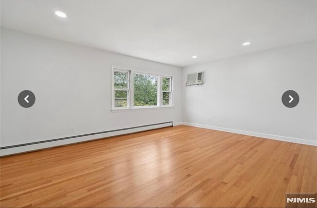 Living room - 511 New York Ave Unit 2nd Floor