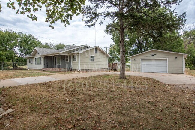 Photo - 3 Bed, 2 Bath - Detached Garage