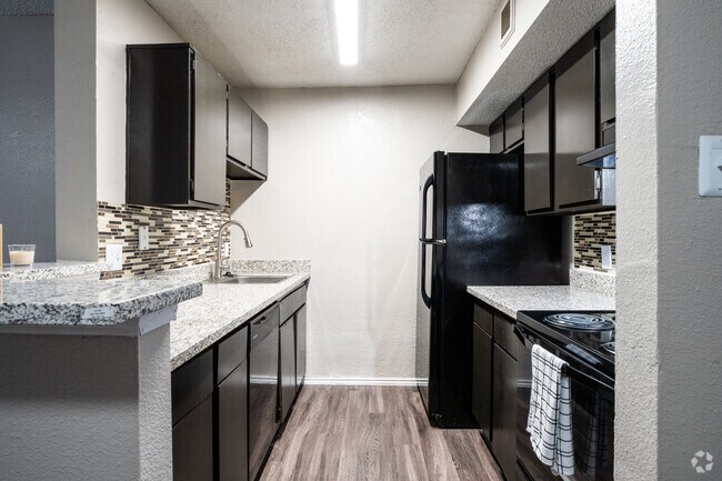 2BR, 2BA - 885SF