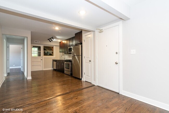 Photo - 6527 N Seeley Ave Unit 1W