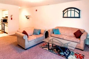 Indiana University At Bloomington Off Campus Housing Apartments Red Apartments