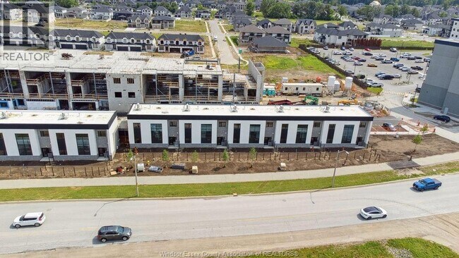 Photo - 4300 Laurier Pkwy