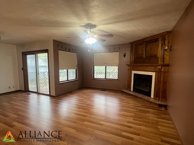 Photo - $300 OFF 1st MONTH'S RENT! Amazing, Spacio...