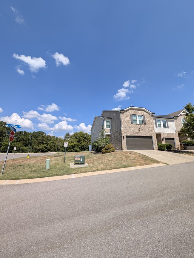 824 Arrington Wy