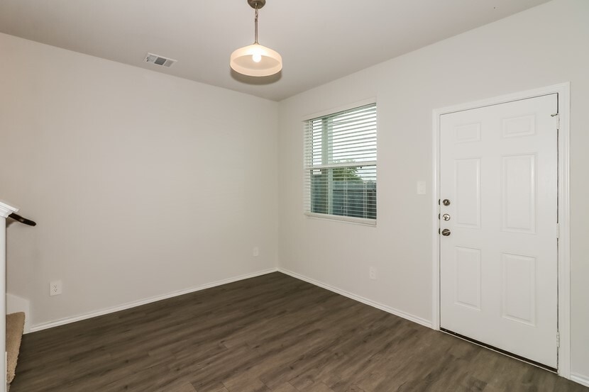 Photo - 2607 Bouvardia Wy