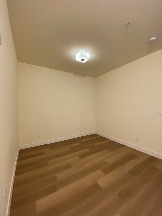 418 Bedroom Area - Library Place