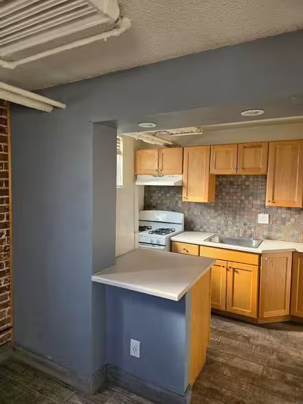 Building Photo - The Crest