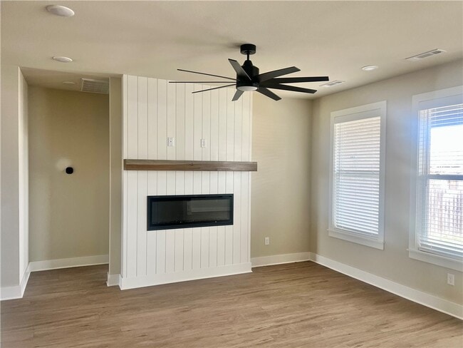 Photo - 970 Moksha St