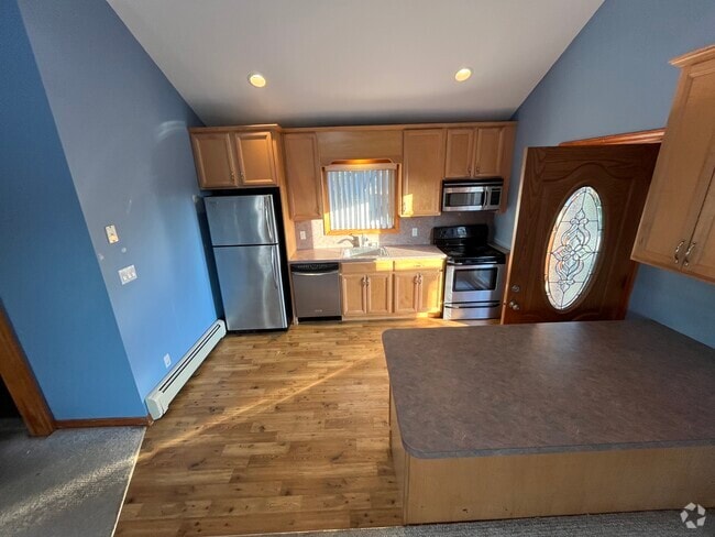 Building Photo - 342 Park Ave Unit 2 Rental