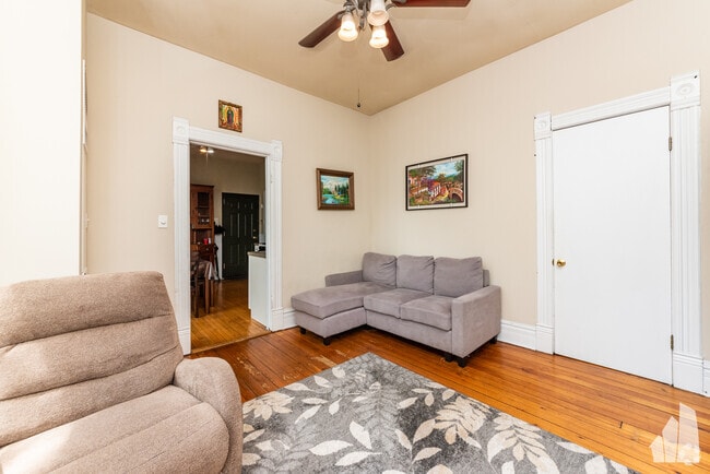 Building Photo - 1101 N Marshfield Ave Unit 1R Rental