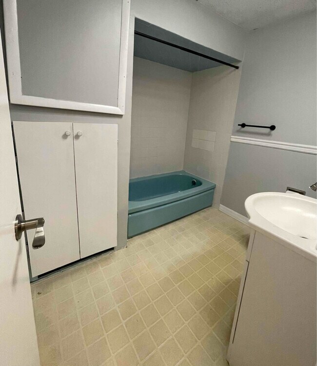 368 Summerhill Rd Rental House Rental in East Brunswick, NJ