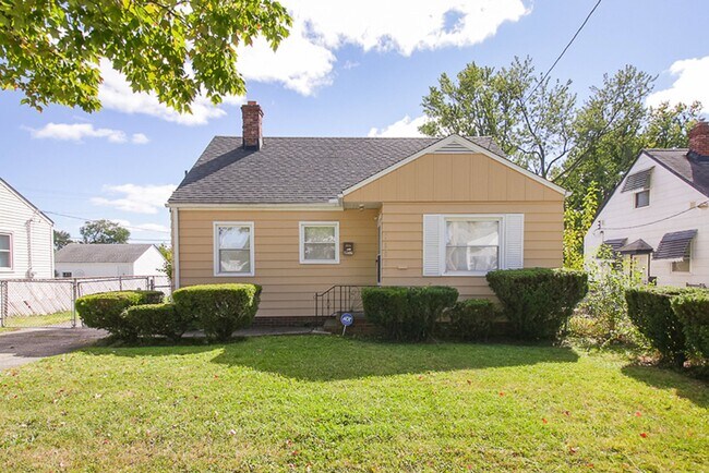 Photo - 3 bedroom Spacious Cape Cod!