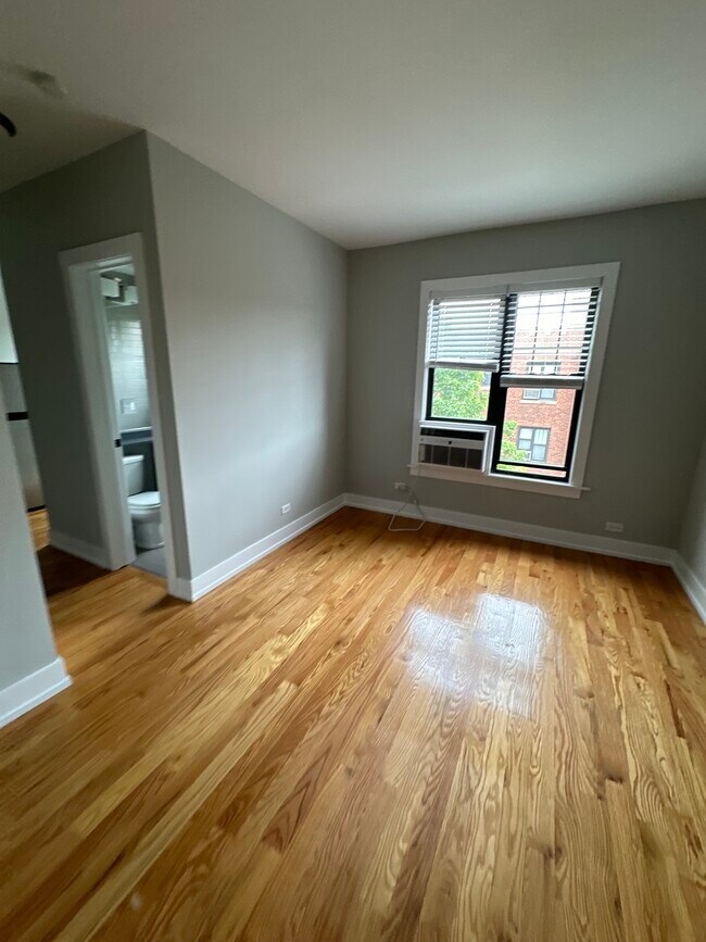 Photo - 910 W George St Unit STUDIO