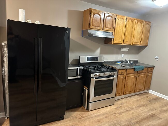 Photo - 207 Clerk St