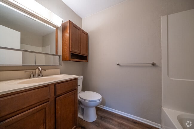 2BR, 1BA - 900SF - Bathroom