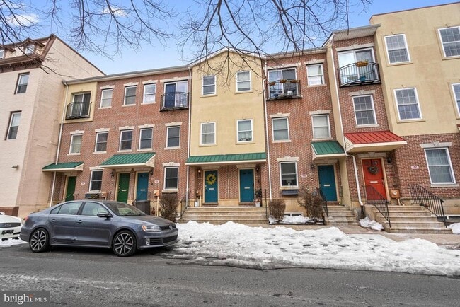 Building Photo - 715 Brown St Unit B