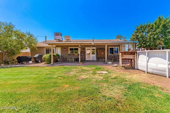 Photo - 716 E Hackamore St