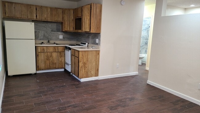 Photo - Desert Palms Apartments