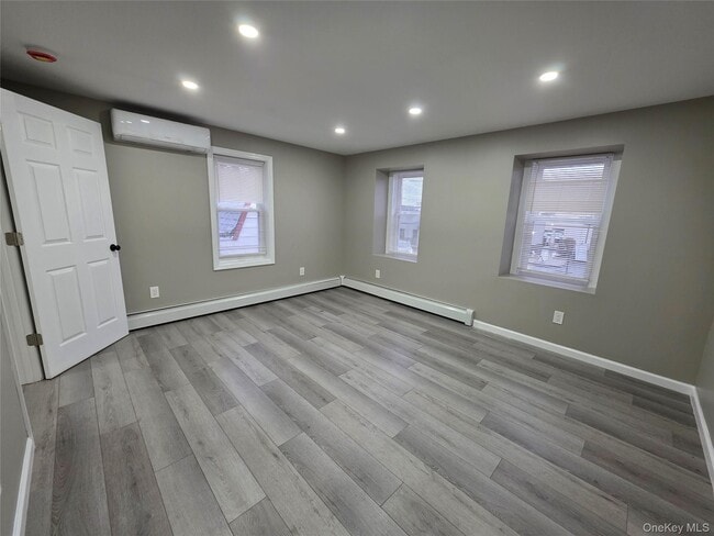 Photo - 269 Willis Ave Unidad North