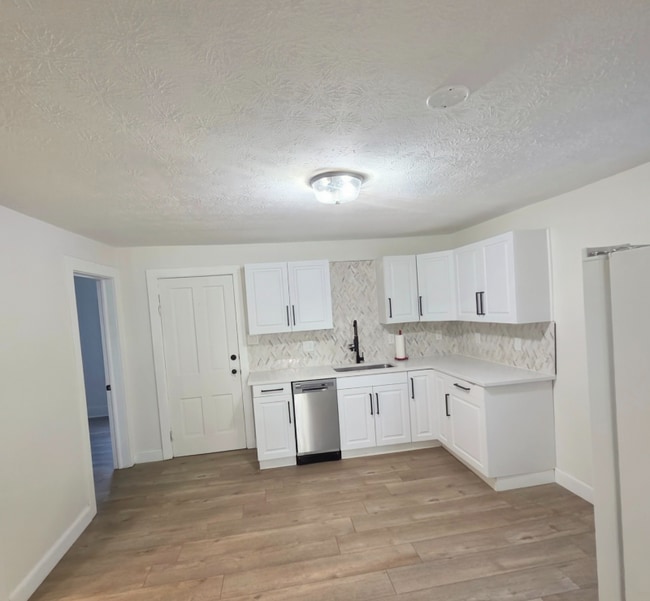 Photo - 4210 Robert Ave Unidad Upstairs