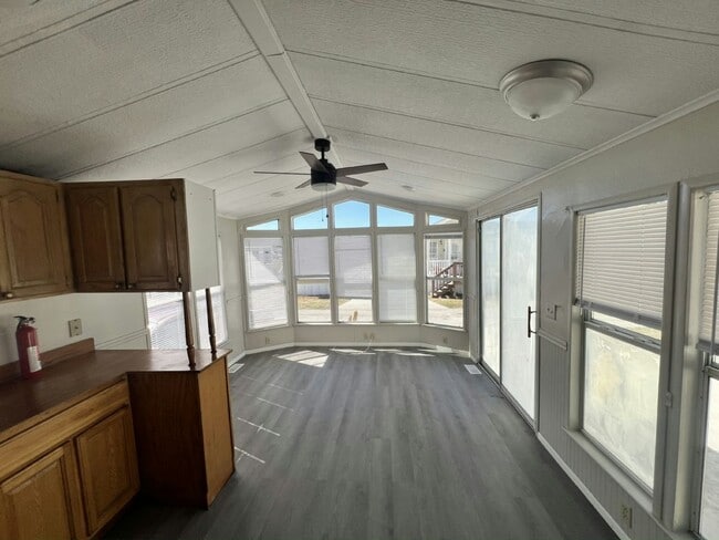 Photo - 1124 Chicago Bulls St