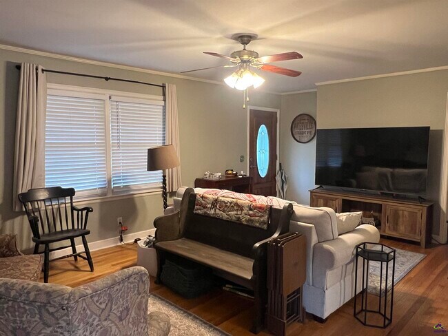 Photo - 145 Holmes Ave