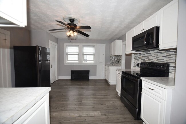 Building Photo - 62 Brook Rd Unit 62