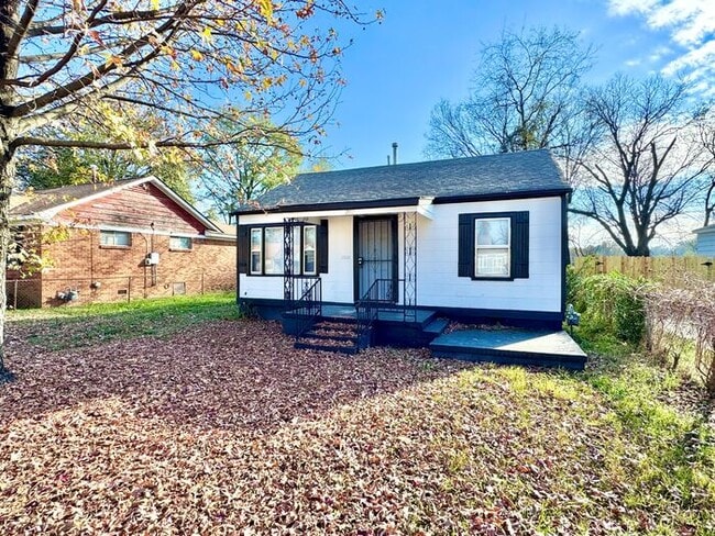 Photo - 2071 Hubert Ave