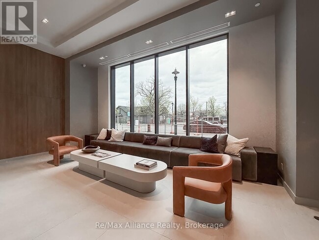 Photo - 2075 Lakeshore Rd. Unit 1110