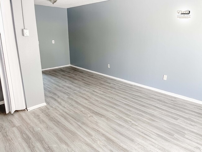 Photo - Stanley Manor Apartments