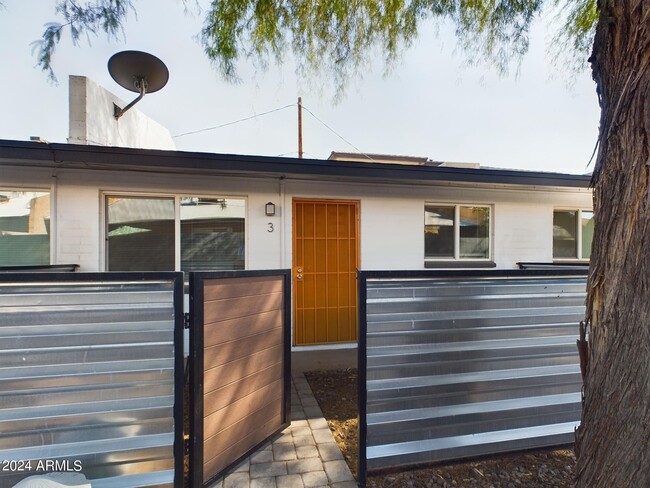 Photo - 3027 N 37th St Unidad 3