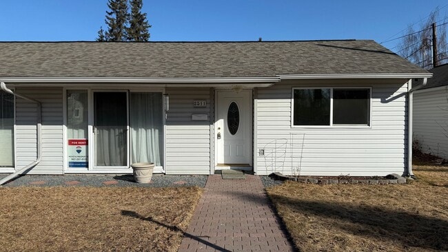 Photo - 2 Bedroom w/Garage in AIRPORT HEIGHTS! All utilities Included!