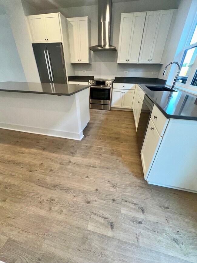 Photo - 5347 ZENITH OVERLOOK