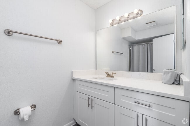 1BR, 1BA - 650SF - Bathroom