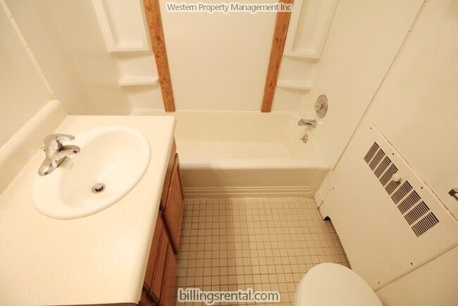 Bathroom - 1032 N 26th St Unit 1032