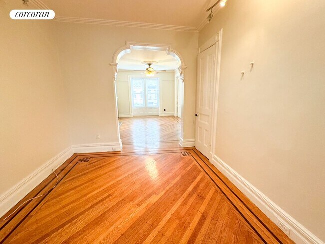 Photo - 638 Halsey St