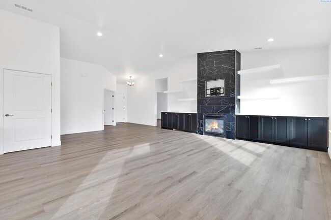 Photo - 6 to 18 mo lease available