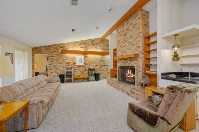 Photo - 103 Memorial Ln
