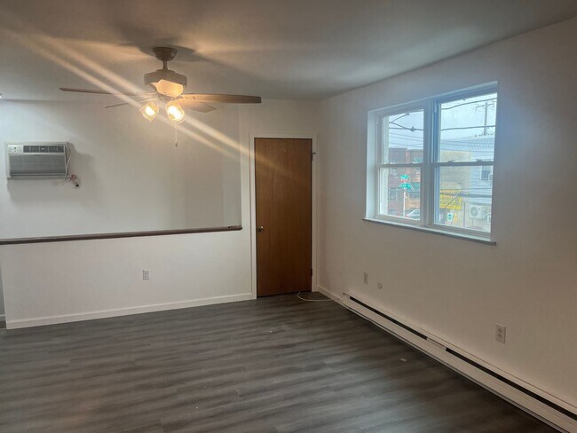 Photo - 2555 S Alder St Apartamento Unidad 2nd Floor
