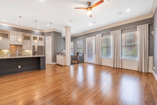 Photo - 212 W 6th St