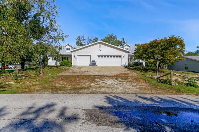 Building Photo - 711 E Brick St