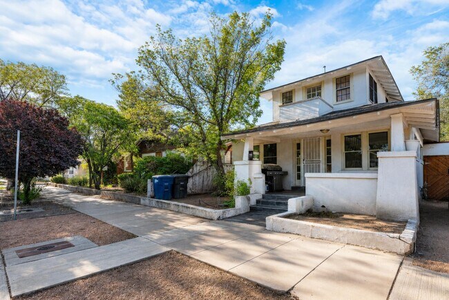 Photo - 816 Marquette Ave NW