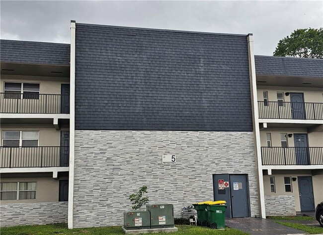 Building Photo - 7960 Colony Cir N Unit 306 Rental