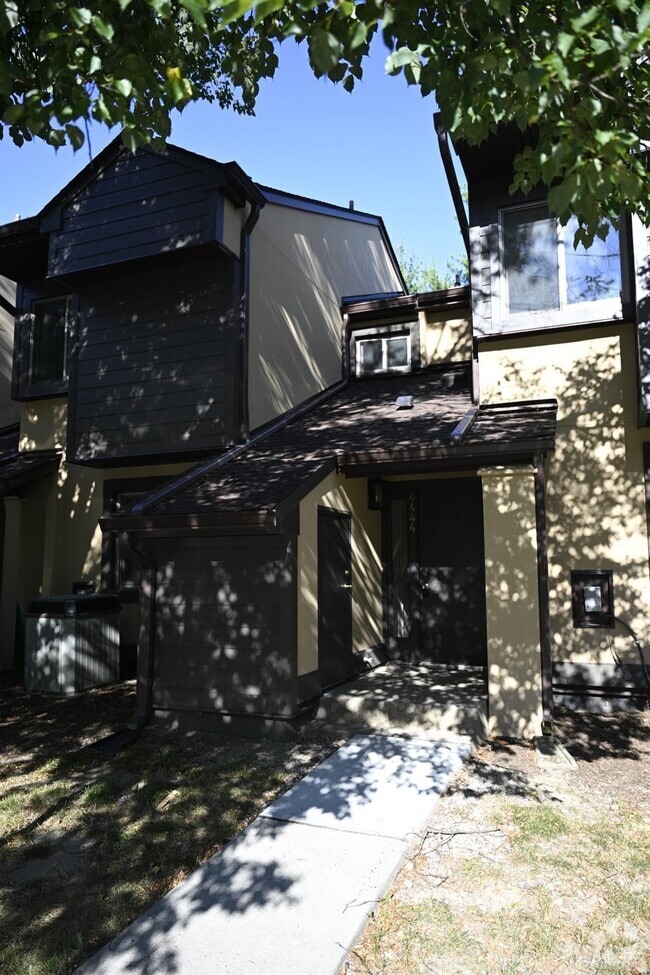 Building Photo - 4444 Sayre Dr Rental