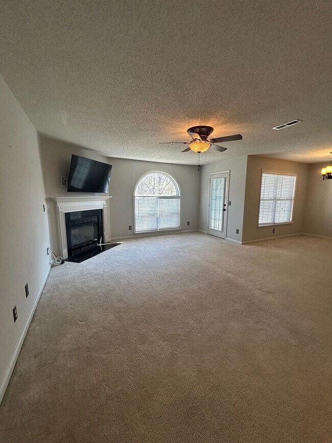 Photo - 5006 Lawndale Dr Unit H